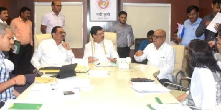 शेतकऱ्यांना २५ टक्के अग्रीम नुकसान भरपाई दिवाळीपर्यंत देणार ; कृषीमंत्र्यांनी काढले आदेश