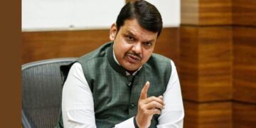फडणवीसांचा महावितरणच्या अधिकाऱ्यांना थेट इशारा, म्हणाले..