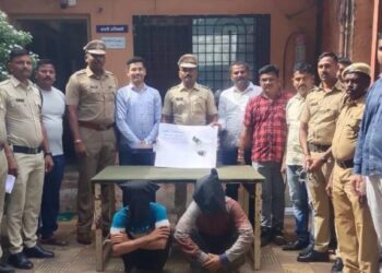 गावठी बनावटीचे पिस्टल बाळगणाऱ्या दोघांना पोलिसांनी ठोकल्या बेड्या