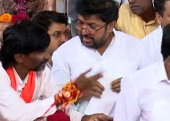 मनोज जरांगे उपोषण सुरुच ठेवणार ; सरकारचा नवा जीआरही धुडकावला