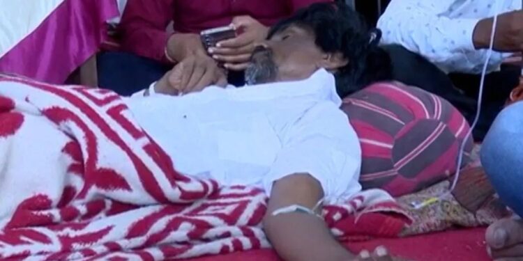 मनोज जरांगे यांची प्रकृती खालावली