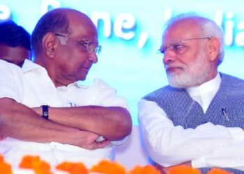 महाराष्ट्रात येत्या 15 दिवसात मोठा चमत्कार घडणार; शरद पवार भाजपसोबत येणार? या नेत्याच्या दाव्याने खळबळ