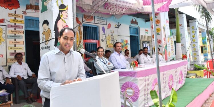 अन् शाळेच्या भिंती विद्यार्थ्यांसोबत बोलू लागल्या ! बाला प्रकल्पात जिल्ह्यातील ३६ जिल्हा परिषद शाळाचं रूप पालटले