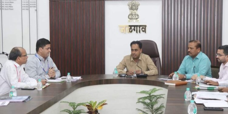 बॅकांनी योजना लाभार्थ्यांपर्यंत पोहचविण्यासाठी विशेष मोहीम राबवावी – जिल्हाधिकारी आयुष प्रसाद