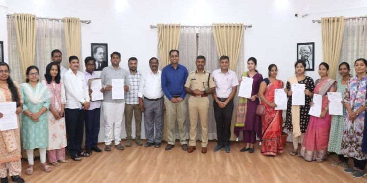 अनुकंपाधारक ९ पोलीस पाल्यांना शासकीय नोकरीचे नियुक्तीपत्र; चेहऱ्यावर फुलले हास्य !