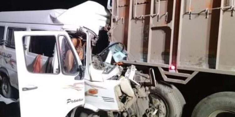 समृद्धी महामार्गावर पुन्हा भीषण अपघात ; 12 जणांचा मृत्यू, 23 जण जखमी