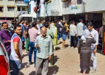 बापरे!! एकाच कुटुंबातल्या सात जणांनी संपविले जीवन, कुठे घडली घटना?