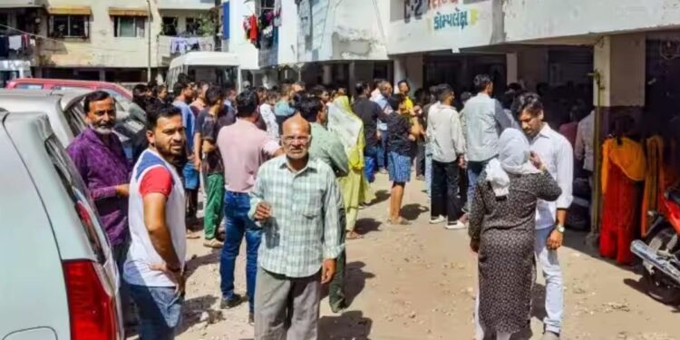 बापरे!! एकाच कुटुंबातल्या सात जणांनी संपविले जीवन, कुठे घडली घटना?