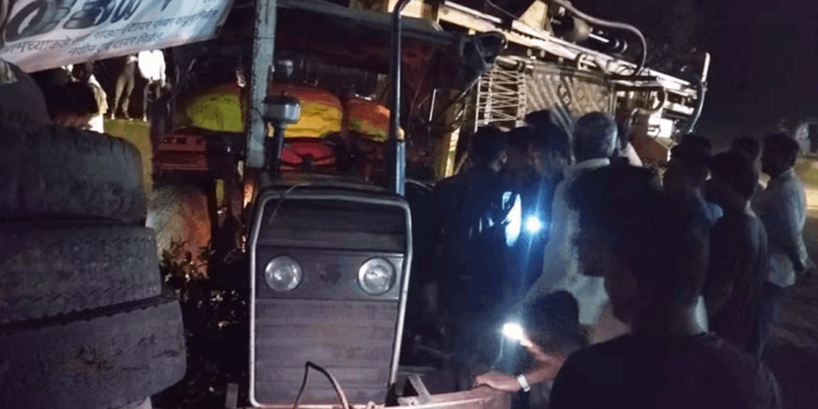 भीषण अपघात! ट्रॅक्टरच्या धडकेत दुचाकीवरून बाप-लेकासह एकाचा मृत्यू