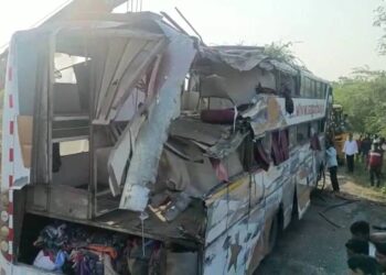 ट्रॅव्हल्स बसला भीषण अपघात ; सहा प्रवाशी ठार, अनेक जखमी