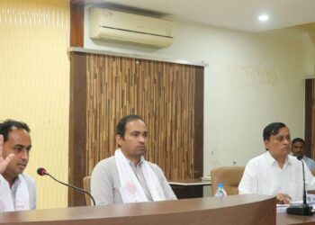 पीक विमा कंपन्यांनी शेतकऱ्यांना तात्काळ २५ टक्के अग्रीम नुकसान भरपाई द्यावी – जिल्हाधिकारी आयुष प्रसाद