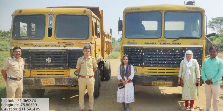 वाळू वाहतूक करणारे एकाच क्रमांकाचे दोन डंपर जप्त