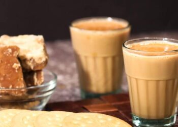 चहा प्यायल्याने वजन कमी होते! जाणून घ्या गुळाच्या चहाचे जबरदस्त फायदे…