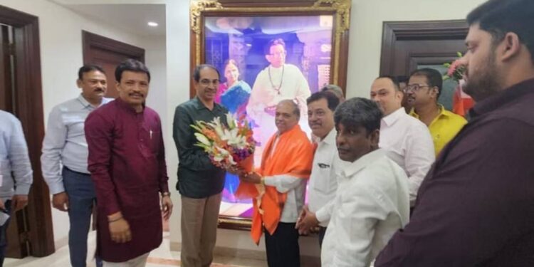 मनसेच्या राज ठाकरेंना धक्का ; या नेत्याने केला ठाकरे गटाच्या शिवसेनेत प्रवेश