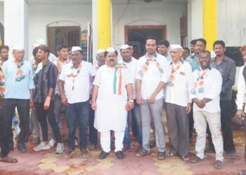 पाचोरा नगरपरिषद विरोधात कॉंग्रेसचे गांधीगिरी आंदोलन