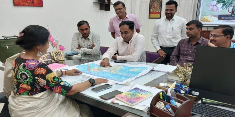 नवीन जामनेर रेल्वे स्थानकाची जागा शहराजवळ आणण्यासाठी जिल्हाधिकाऱ्यांचा ‘डीआरएम’ कडे प्रस्ताव