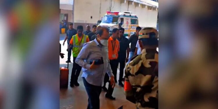 राज्याच्या राजकारणात मोठी घडामोड ; शरद पवारांच्या भेटीनंतर अजित पवार दिल्लीला रवाना