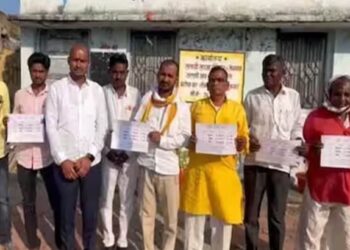 आमचे अवयव खरेदी करून कर्ज परतफेड करा ; शेतकऱ्यांनी काढले चक्क अवयव विक्रीला