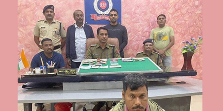 साडे पाच किलो सोने व रोकड चोरणाऱ्या दरोडेखोराच्या रावेरमधून आवळल्या मुसक्या