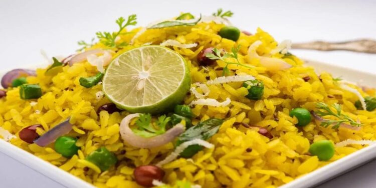 पोहे खाण्याचे काय आहेत फायदे जाणून घ्या,