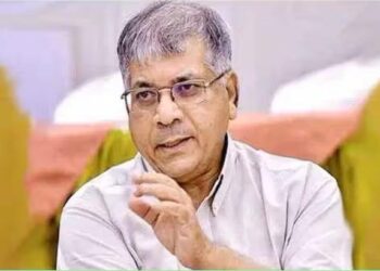 प्रकाश आंबेडकरांच्या दाव्याने राज्यात खळबळ ; काय आहे वाचा