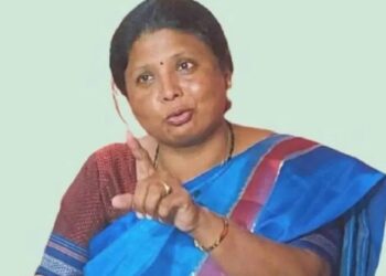 उठा उठा देवेंद्रजी पोलिसांची गाडी थांबली ; सुषमा अंधारेंच्या ट्विटमुळे राज्याच्या राजकारणात खळबळ