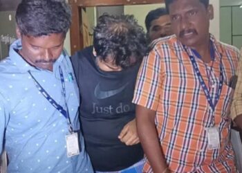 बोला आता ! ईडीचा अधिकारी 20 लाखाची लाच घेताना अडकला, पोलिसांची ईडीच्या कार्यालयावर धाडी