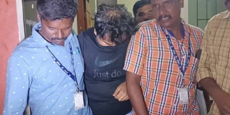 बोला आता ! ईडीचा अधिकारी 20 लाखाची लाच घेताना अडकला, पोलिसांची ईडीच्या कार्यालयावर धाडी