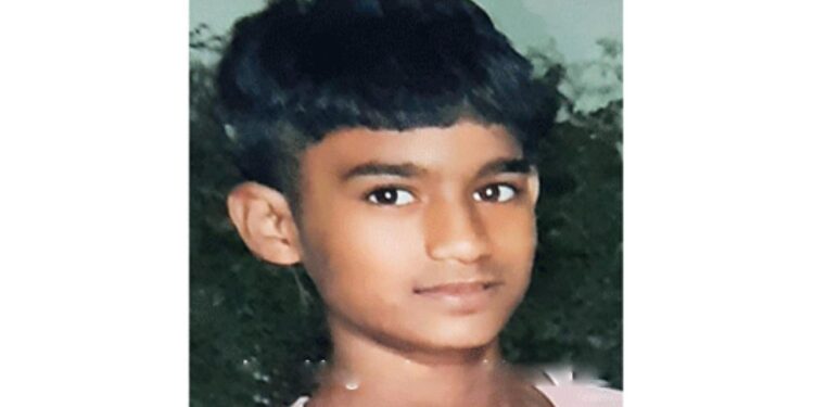 दुर्दैवी ! ऊस घेऊन जाणाऱ्या ट्रॅक्टरच्या चाकाखाली आल्याने 12 वर्षीय विद्यार्थ्याचा जागीच मृत्यू