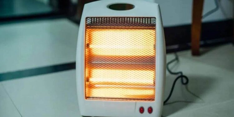 रात्रभर हीटर सुरू ठेवणे जीवावर बेतले; दोन महिन्याच्या चिमुरडीसह कुटुंबाचा होरपळून मृत्यू