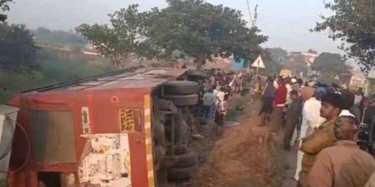 प्रवाशांनी भरलेल्या एसटी बसचा भीषण अपघात