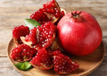 डाळिंब खाण्याचे ‘हे’ लाभदायी फायदे वाचून तुम्हीही चकित व्हाल !