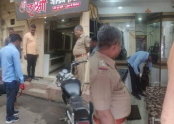 जळगावात ज्वेलर्स दुकान फोडले ; व्यापाऱ्यांमध्ये खळबळ