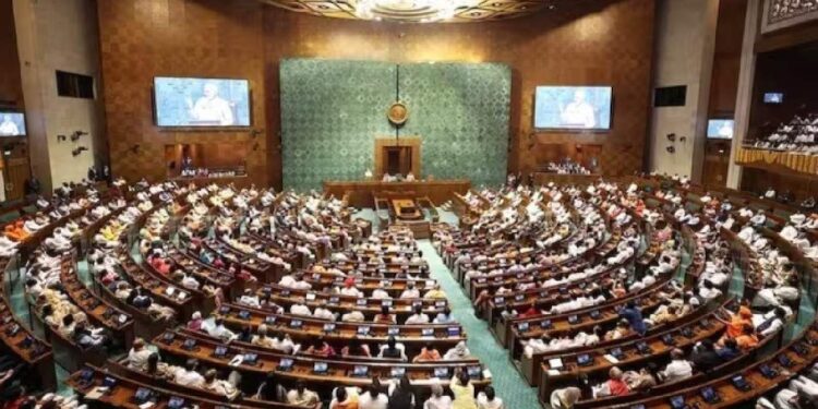 लोकसभा अध्यक्षांची सर्वात मोठी कारवाई : तब्बल 33 खासदारांना निलंबित केलं.