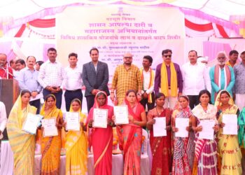 जळगाव जिल्ह्यात एकही आदिवासी लाभार्थी घरकुलापासून वंचित राहू देणार नाही ; पालकमंत्री गुलाबराव पाटील