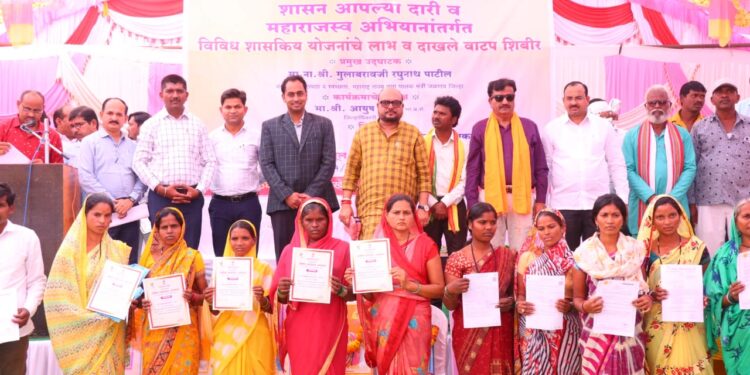 जळगाव जिल्ह्यात एकही आदिवासी लाभार्थी घरकुलापासून वंचित राहू देणार नाही ; पालकमंत्री गुलाबराव पाटील