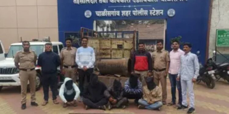 चोरीच्या पाईपासह इतर मालाची चोरी ; सव्वा दोन लाखाच्या मुद्देमालासह पाच जण ताब्यात