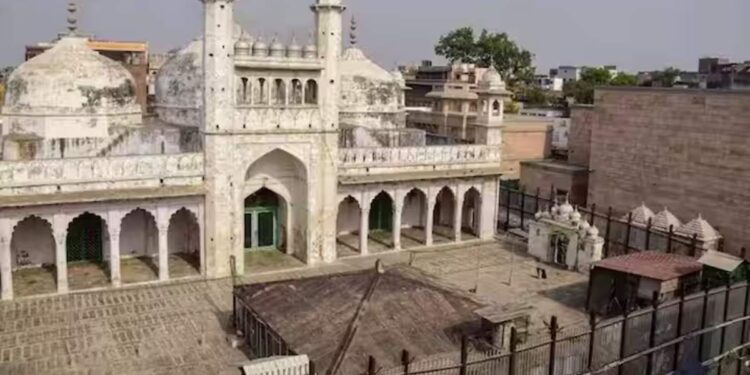 हिंदू पक्षाला मिळाला ज्ञानवापीमध्ये पूजेचा अधिकार ; जिल्हा न्यायालयाने दिली परवानगी