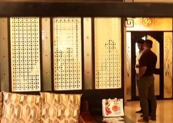 उद्धव ठाकरेंना आणखी एक धक्का! या आमदाराच्या घरी ACB ची टीम दाखल