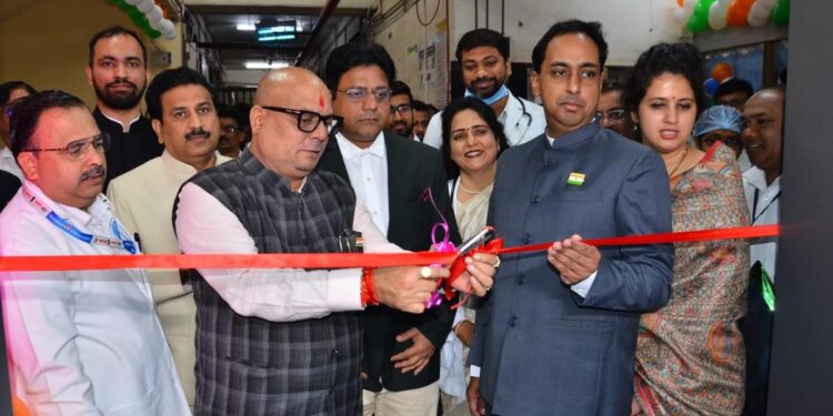 विशेष नवजात शिशु काळजी कक्षाचे पालकमंत्र्यांच्या हस्ते लोकार्पण
