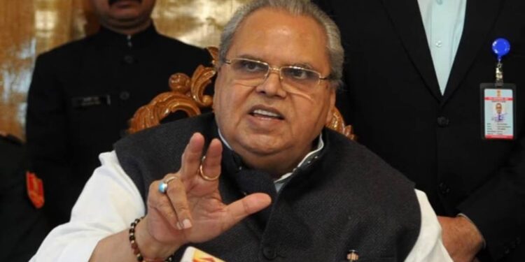 माजी राज्यपाल सत्यपाल मलिकांच्या घरी सीबीआयची छापेमारी ; नेमकं काय आहे प्रकरण?