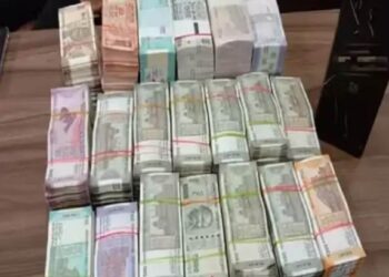 अबब.. ! नाशिकमधील धाडीत IT अधिकाऱ्यांना सापडलं मोठं घबाड