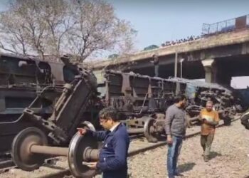 राजधानी दिल्लीत रेल्वेचा भीषण अपघात