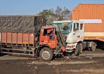 भीषण अपघातात चार तरुणांचा मृत्यू, १० जण जखमी