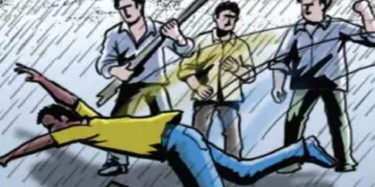 जळगाव शहरात मद्यधुंद तरुणांचा हैदोस, अनेक नागरिकांना केली दंडुक्याने मारहाण