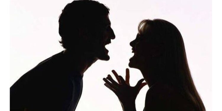 नवरा बायकोचं भांडण पोहोचलं थेट पोलीस ठाण्यात ; कारण ऐकून तुम्हीही हैराण व्हाल