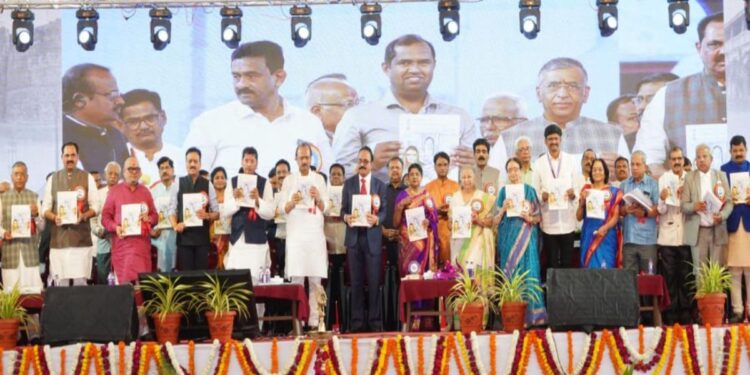 मराठी साहित्य संमेलनाचे अमळनेर येथे थाटात उद्घाटन