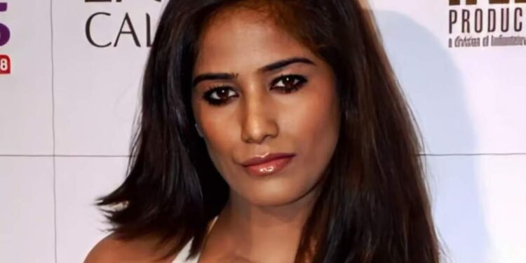 मोठी बातमी! अभिनेत्री पूनम पांडे हिचं निधन ; चाहत्यांना मोठा धक्का