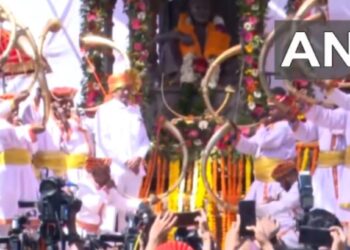 संघर्षातून प्रेरणा देणारी तुतारी ; शरद पवारांनी केलं नव्या पक्षचिन्हाचं अनावरण