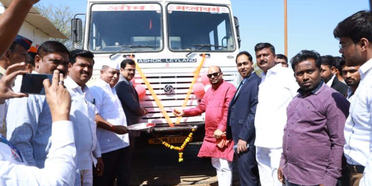 तापी नदी पात्रातील नांदेड येथील शासकीय वाळू डेपोचे पालकमंत्र्यांच्या हस्ते उद्घाटन